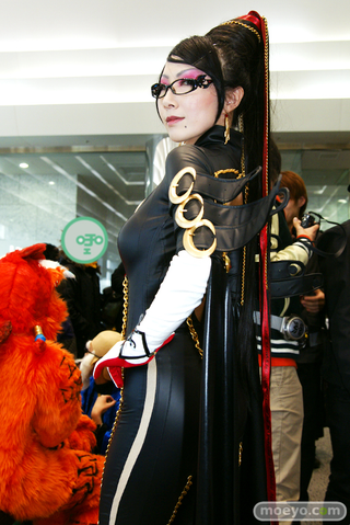 Illustration for article titled More Cosplayers To Poke Your Eyes Out